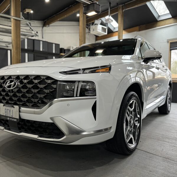 Hyundai Sante Fe - White